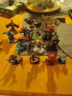 Tradera Nfc-figurer<Skylanders figurer 14st blandat tv spel Nintendo Sony Microsoft