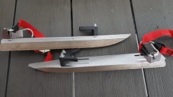 Tradera Långfärdsskridskor<Skyllermarks långfärdsskridskor från Nacka, Sverige - skena mot is 31 cm