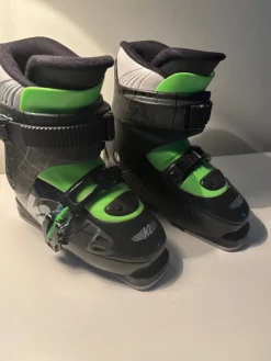 Tradera Alpint<Slalompjäxor junior K2 Xplorer 21,5 alpin pjäxor