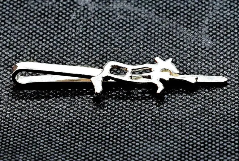 Tradera Slipsnålar<Slipsnål, hällristning, sterlingsilver 925, silver, smide