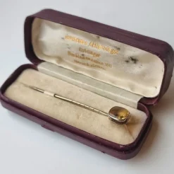 Tradera Slipsnålar<SLIPSNÅL i Silver med vacker Citrin *1kr utrop*