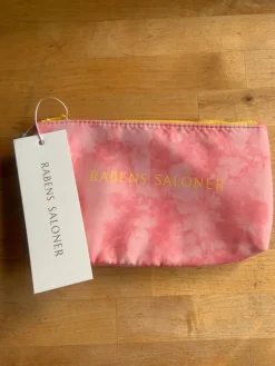 Tradera Sminkväska från Rabens salonger> Väskor