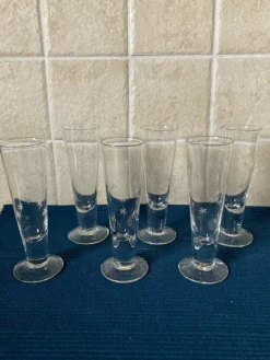 Tradera Snapsglas med slipade stjärnor> Glas