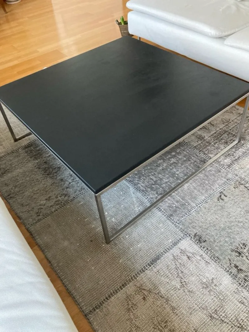 Tradera Snyggt soffbord från Bolia i svart granitsten och metall^ Möbler