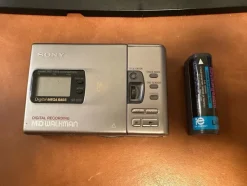 Tradera Sony MZ-R30 MiniDisc med inspelning *otestad*^ Bärbart