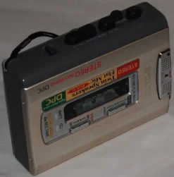 Tradera Sony Stereo Clear Voice Röstinspelare Kassettbandspelare . Reservdelsobjekt !^ Bärbart