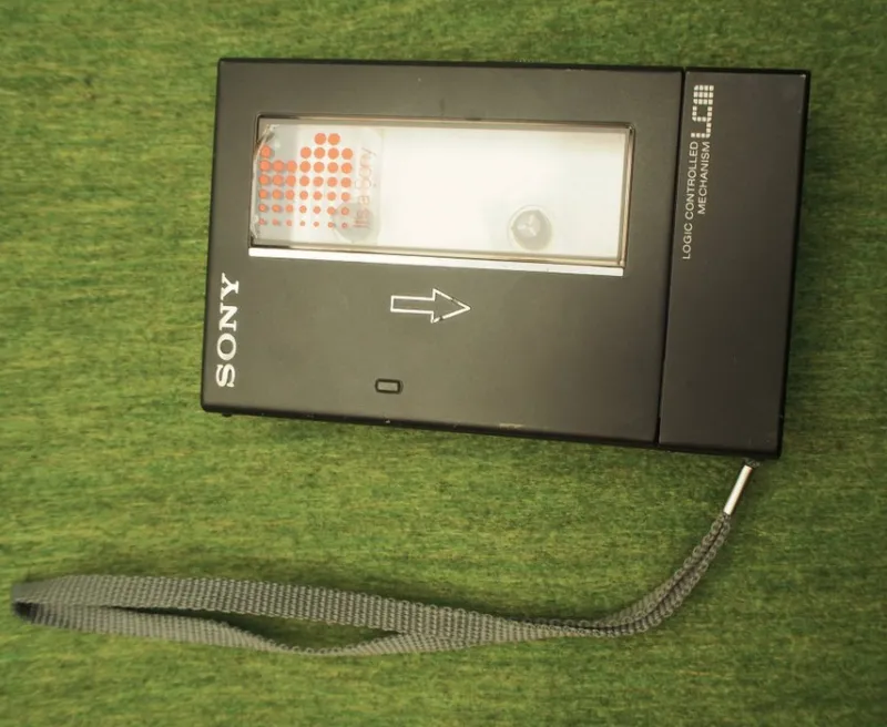 Tradera Sony TCM-7 en klassisk c-kassettbandspelare^ Bärbart