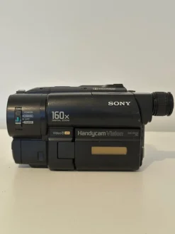 Tradera Sony Videokamera / 8 mm / CCD-TRV13E / Utrop 1 kr!^ Filmkameror