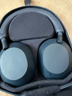 Tradera Sony WH-1000XM5 trådlösa brusreducerande hörlura Midnight Blue^ Hörlurar