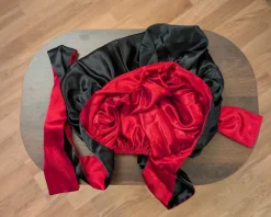 Tradera Sovmössa / bonnet där man kan välja själv om den ska vara svart eller röd> Huvudbonader