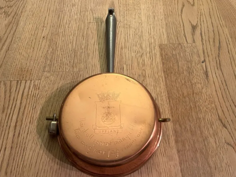 Tradera Sparbössor<Sparbössa i koppar med Uppland Vapen