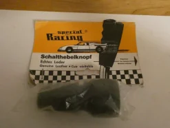 Tradera SPECIAL RACING VÄXELSPAKSKNOPP I LÄDER MÄRKT MED SAAB PÅ BLÅ BOTTEN.^ Biltillbehör
