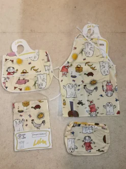 Tradera Spöket laban lilla Anna retro barnset hakklapp förklade örngott necessär nytt> Övriga Barnartiklar