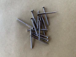 Tradera 15st (3 x40 mm) kullerförsänkt spårskruv, nickel, byggnadsvård Nr17> Skruv, Plugg & Spik