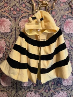 Tradera Söt Bi Cape från Magtoys> Utklädnad & Rollek