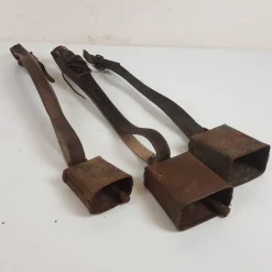 Tradera 3st. Bjällror i metall - Kobjällror - Allmoge> Allmoge