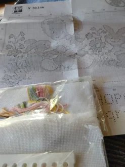 Tradera Söt broderi med flickan och kaniner^ Sömnad & Stickning