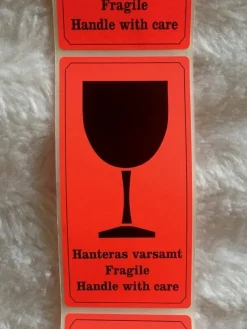 Tradera Frakt & Förpackning<20st Etiketter (Hanteras varsamt - Fragile - Handle with care)