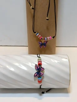Tradera Söt fjäril Set med armband och halsband - Färgglada och Lekfulla!> Accessoarer