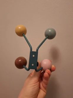 Tradera Söt klädkrok med färgglada kulor> Krokar, Handtag & Beslag