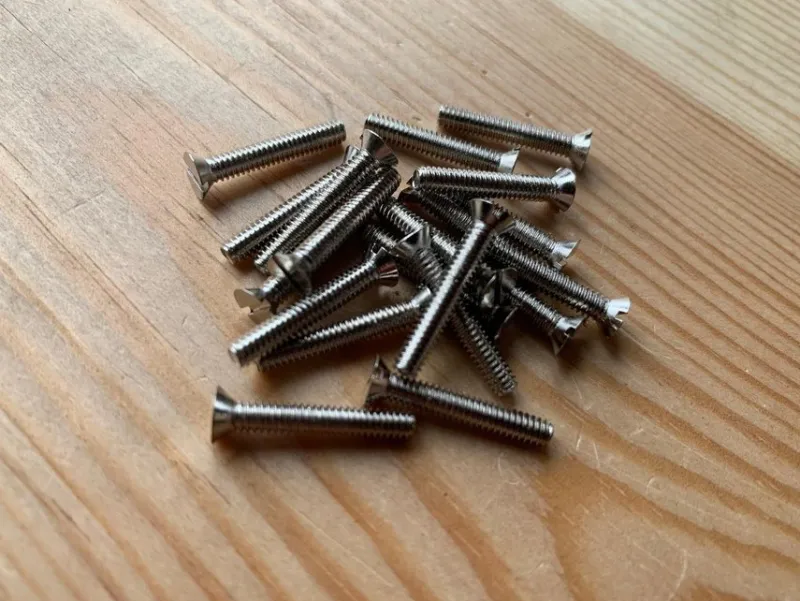 Tradera 20st Äldre maskinskruv i förnicklad mässing (1/8 x 3/4 Tum) WFS (Art nr 2)> Skruv, Plugg & Spik