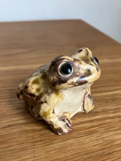 Tradera Söt liten groda i keramik. Japan.> Orientalisk Konst & Porslin