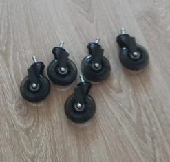 Tradera 5st Ø-73mm universella kontorsstolshjul med Ø-10mm skaft,svänger och rullar tyst> Verktyg