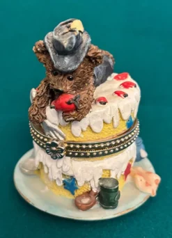 Tradera Smyckeskrin & -förvaring<Söt nallebjörn på tårta - Smyckeskrin