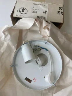 Tradera 1st Ny Oanvänd Helglasfäste Vit Westal> Belysning & Armaturer