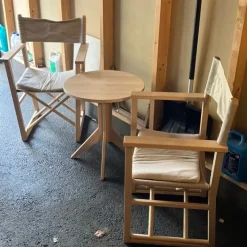 Tradera 2st regissörs stolar +bord^ Möbler