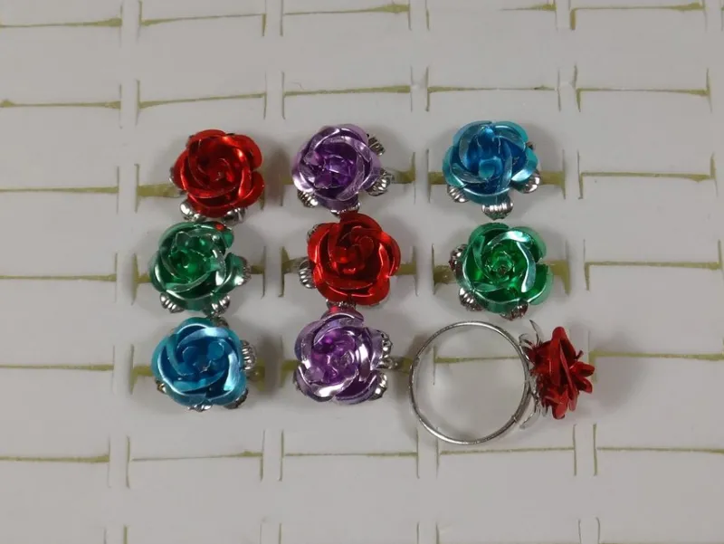 Tradera Varupartier<50st Ringar med Rosor - Blandade Färger