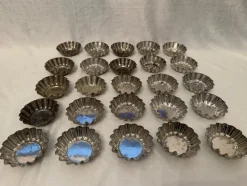 Tradera 25st små metallformar till tårtor eller desserter^ Hushållsartiklar