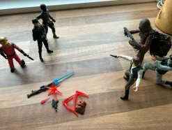 Tradera Star Wars<Star Wars actionfigurer - Han Solo, Chewbacca, Imperieofficerare m.m.