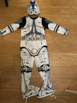 Tradera Star Wars Clone Trooper dräkt, storlek 116> Maskeradkläder