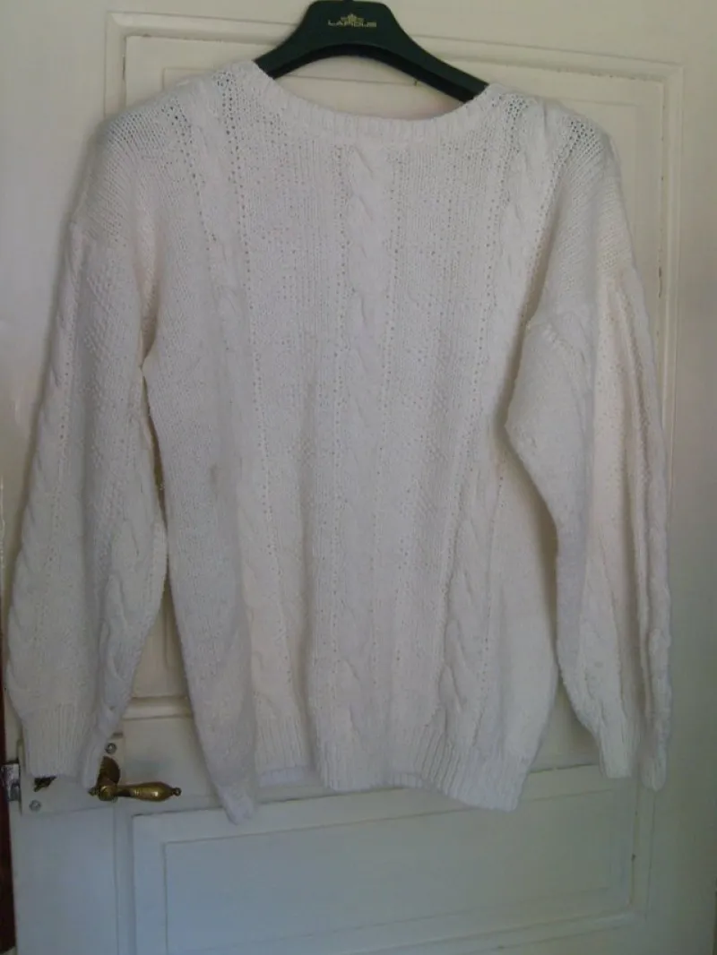 Tradera STICKAD TRÖJA I KRITVITT MED FLÄTOR 100 % BOMULL MED RUNDAD KRAGE STL M/L^ Kläder
