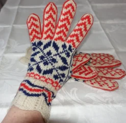 Tradera Stickade fingervantar från Norge/ Vintage/ Ull/ Selbu/ Handstickade/ Lagning> Hemslöjd
