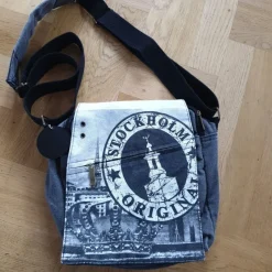 Tradera Stockholm väska> Väskor