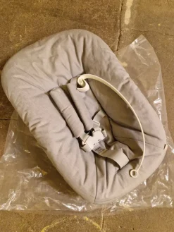 Tradera Stokke Tripp Trapp Newborn Set, Grey med aktivitetsbåge> Barn- & Babystolar
