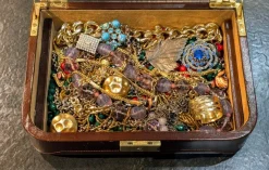Tradera Smyckespaket<Stor Bijouteri/Smyckespaket från dödsbo