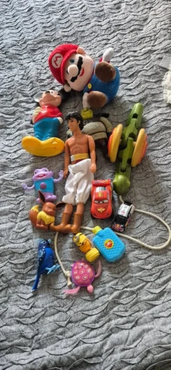 Tradera Stor blandad leksakspåse - Mario, Mickey Mouse, Aladdin m.fl!> Övriga Leksaker