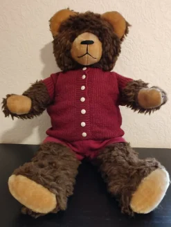 Tradera Nalle- & Teddybjörnar<Stor brun nallebjörn teddybjörn med stickad kofta - 60 år gammal 1964 -