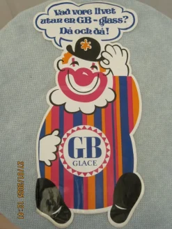 Tradera Reklamprylar<Stor GB-Gubbe Reklamdekal Sticker Dekal Klistermärke GB Glace GB Glass Retro