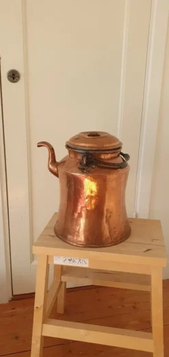 Tradera Stor koppakanna med pip Antik> Kopparföremål