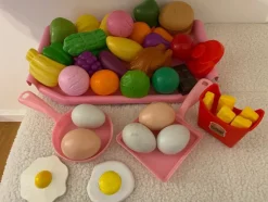 Tradera Stor Lekmatlåda med frukt, grönsaker, ägg och mer!> Utklädnad & Rollek