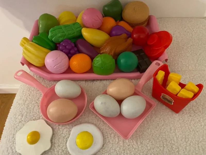 Tradera Stor Lekmatlåda med frukt, grönsaker, ägg och mer!> Utklädnad & Rollek