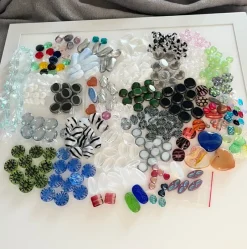 Tradera Stort paket med unika tjeckiska glaspärlor m.m^ Smyckestillverkning