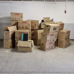 Tradera Affärsverksamhet<Stort part kontorspärmar - 28 st. Lådor med pärmar - Samling