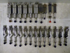 Tradera Stort parti elektromekaniska vintage komponenter brytare väljare reläer mm mm^ Elektronikkomponenter