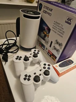 Tradera Stream X28 Pro Miniprojektor med Spelkontroller^ Projektorer