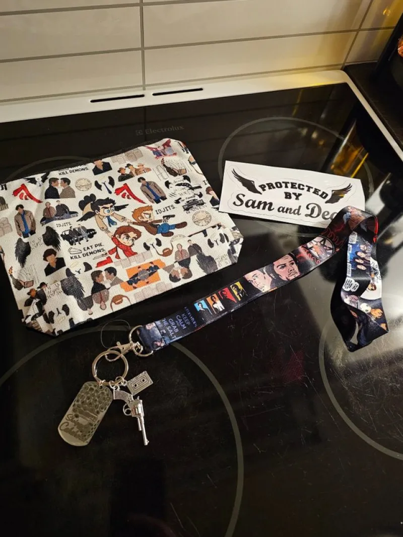 Tradera Supernatural paket> Filmmemorabilia